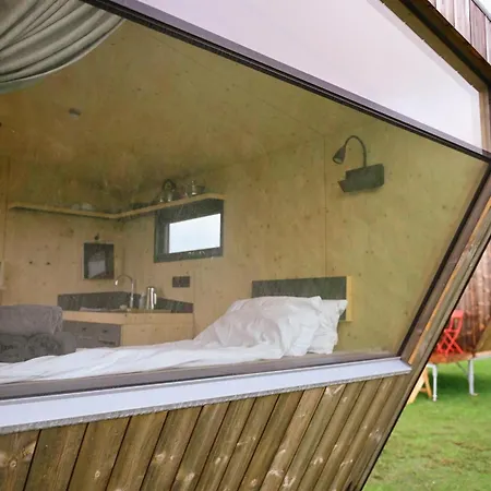 Sleep Space 21 - Green Tiny Spot Schillig